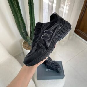 New balance 1906D black